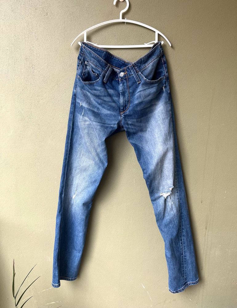 Levis Distressed Blue Denim Jeans