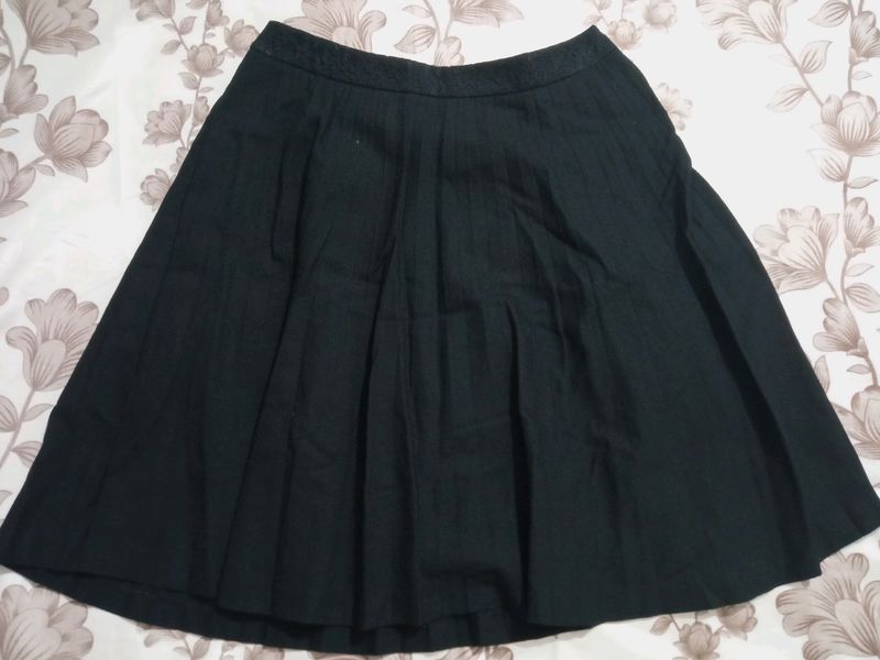 Knee Length Black Skirt😍