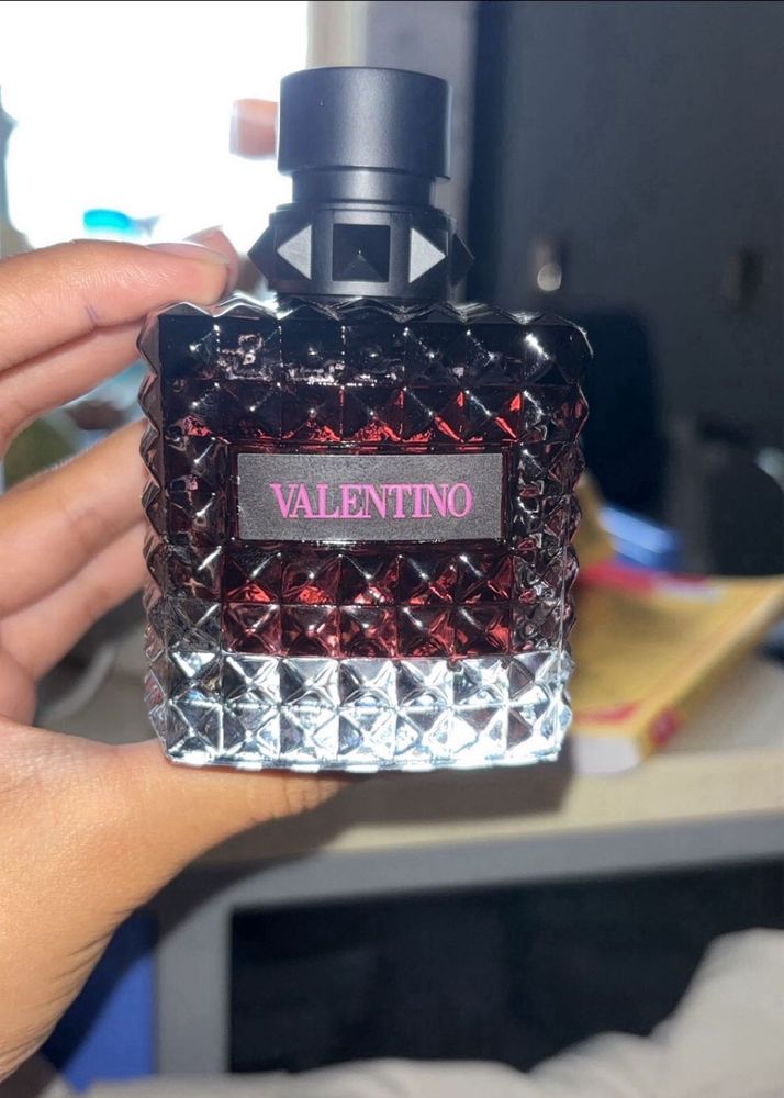 Valentino Donna Born in Roma intense
