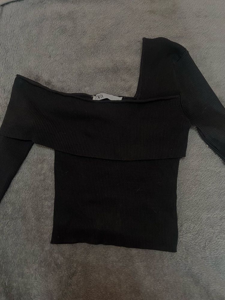 Stunning Zara Off Shoulder Top