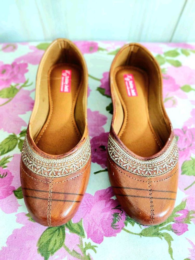 Embroidered Jutti Flats size-5 no