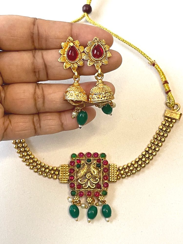 Temple Choker Set
