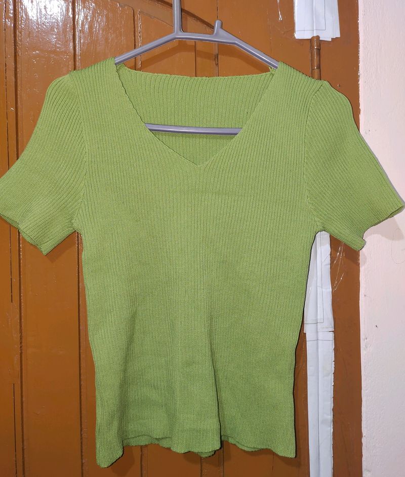 Ribbed Stretchable Crop Top