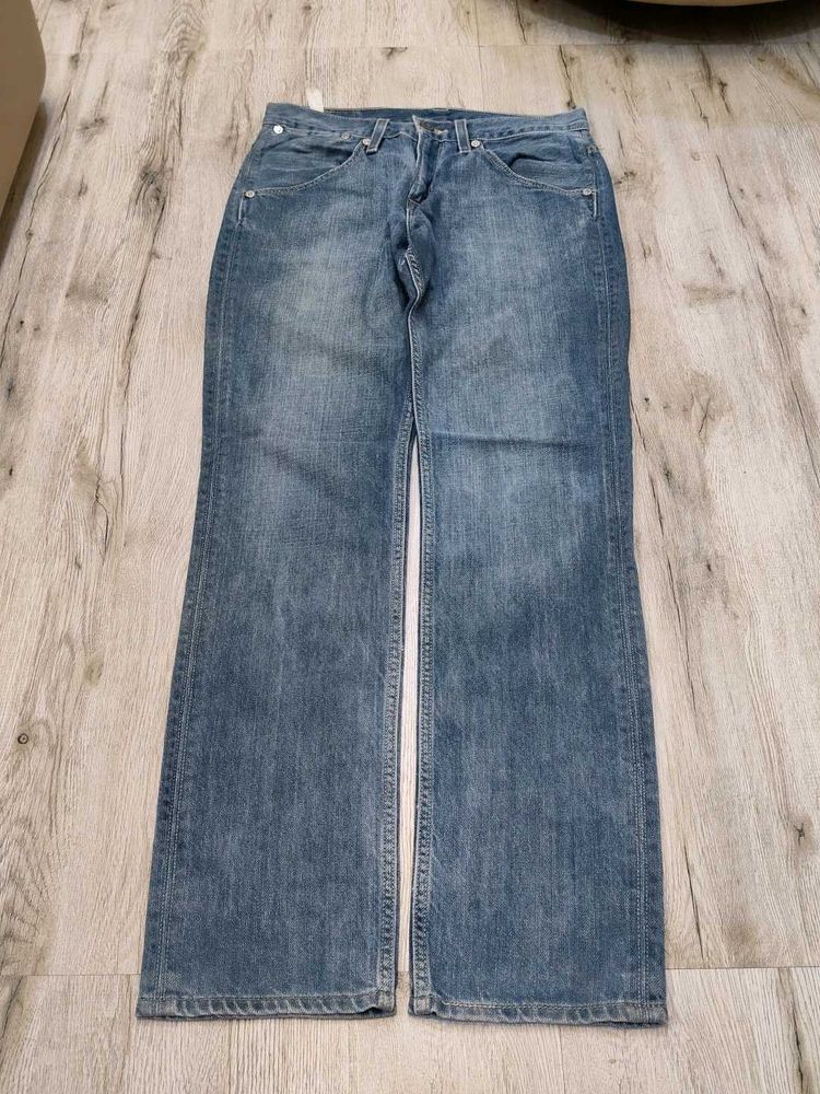 Ma2140 Levi's jeans waist 32 inches