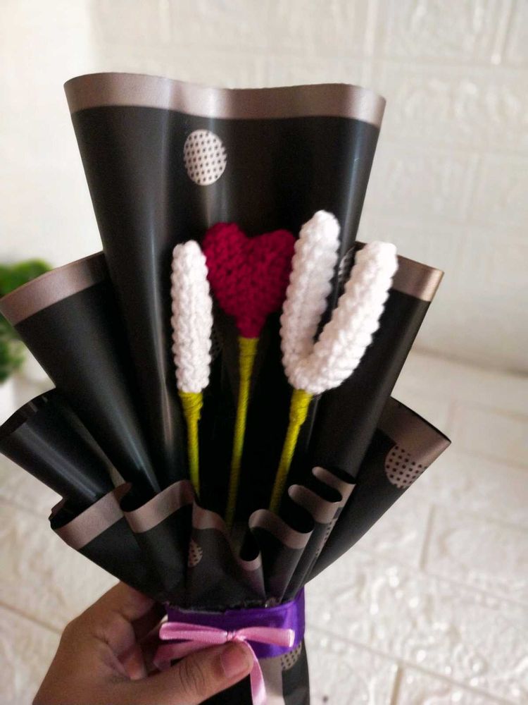 Crochet &#39;I Love You&#39; Bouquet
