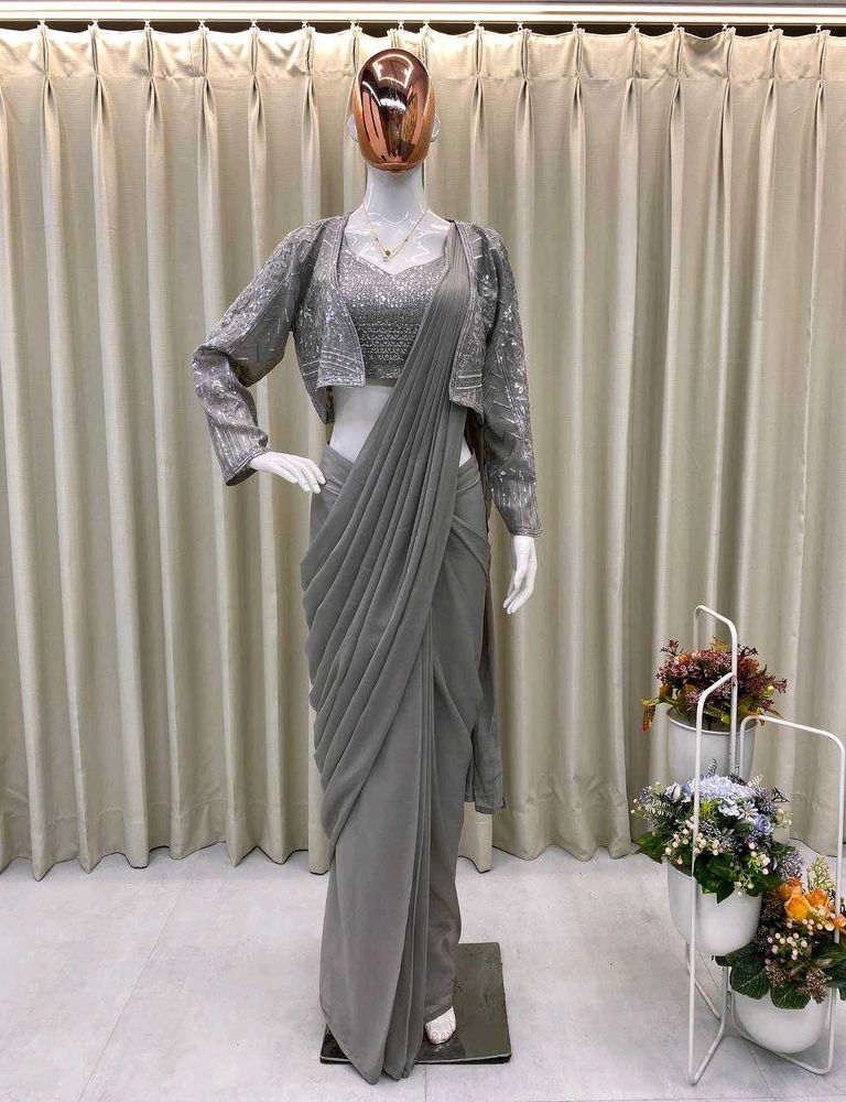 🆕️🆕️Ready to wear saree with shrug