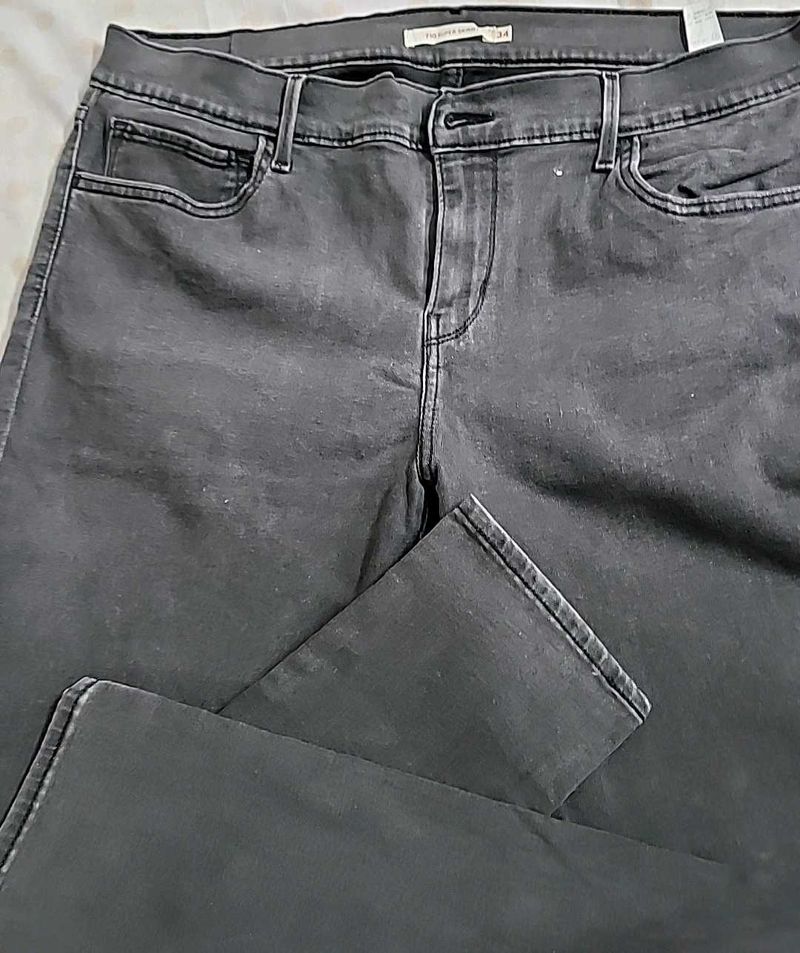 Levi&#39;s Dark Wash Jeans