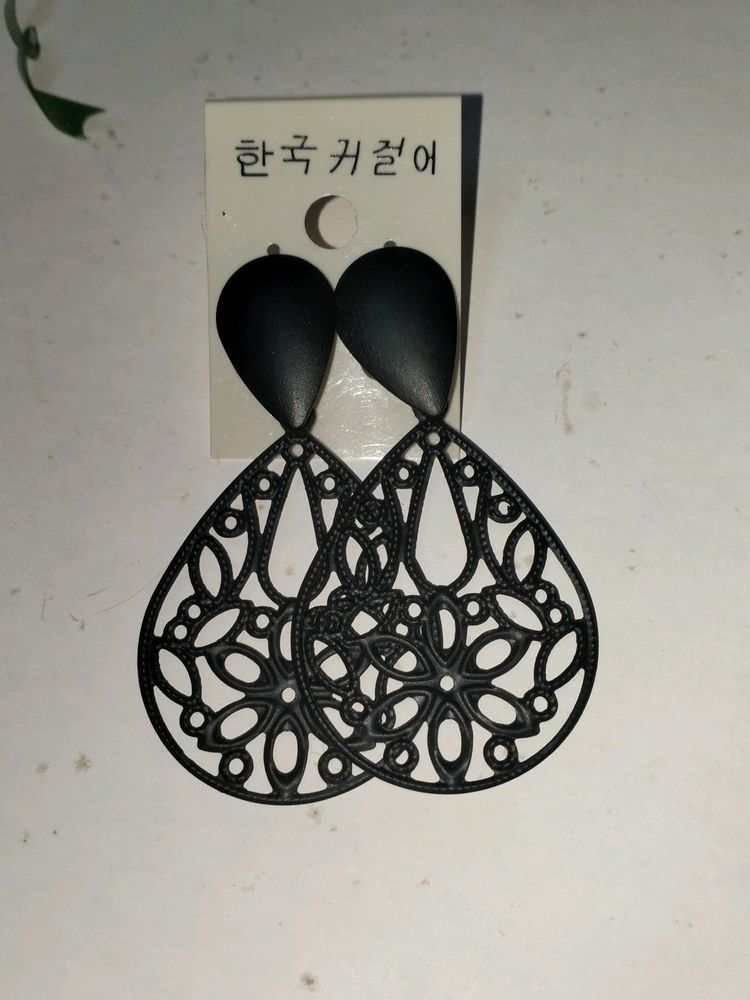 Designee Earrings In Black With Matt Finish