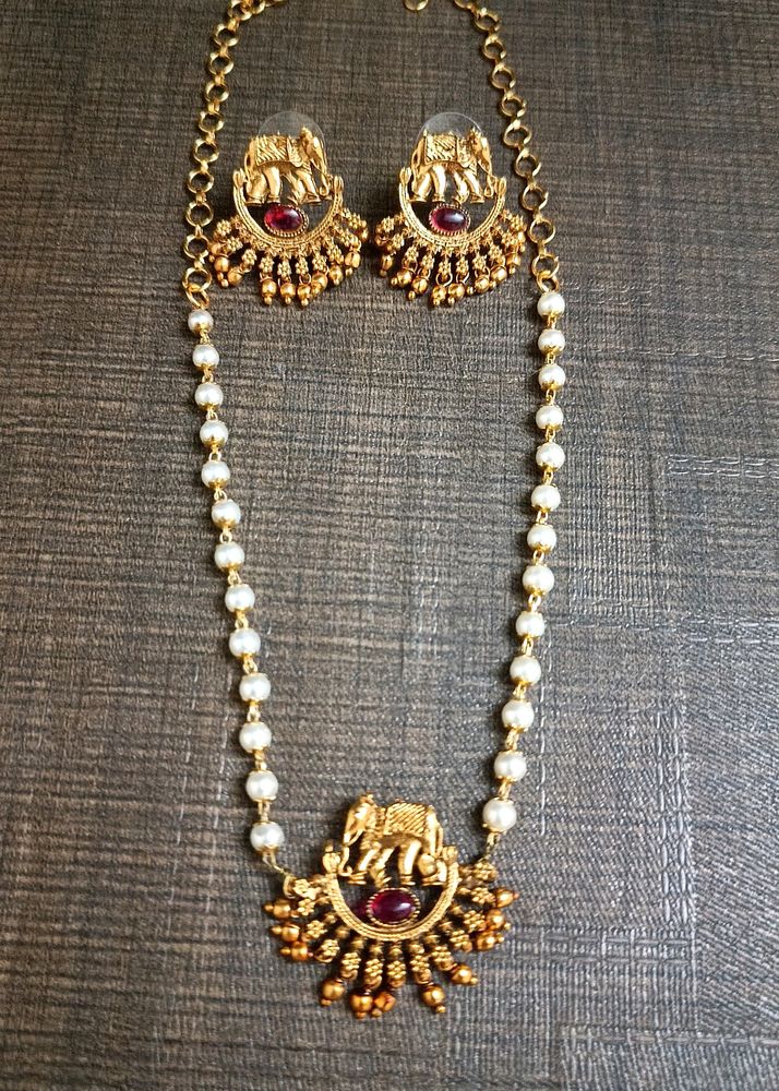 DTraditional Pearl Necklace With Elephant Pentant