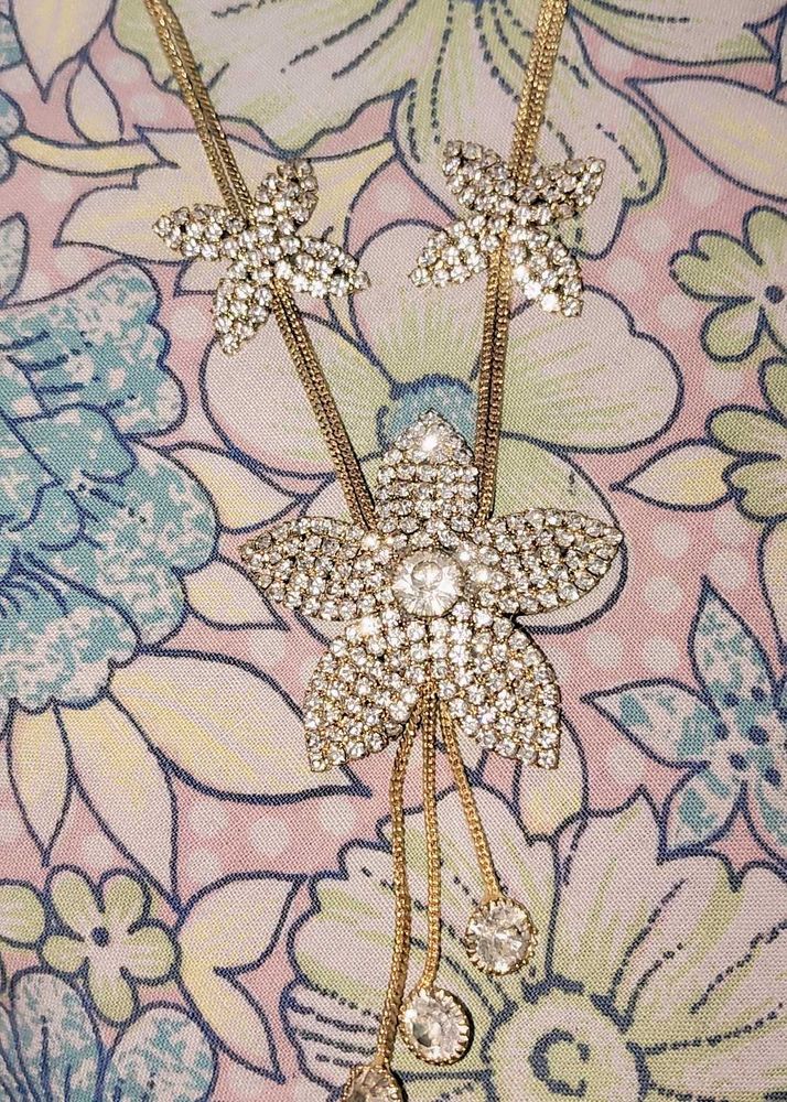 Sparkling Flower Necklace