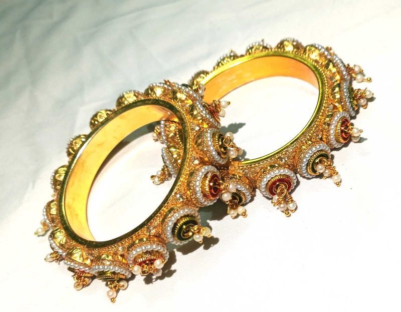 Elegant Gold-Tone Bangle Set