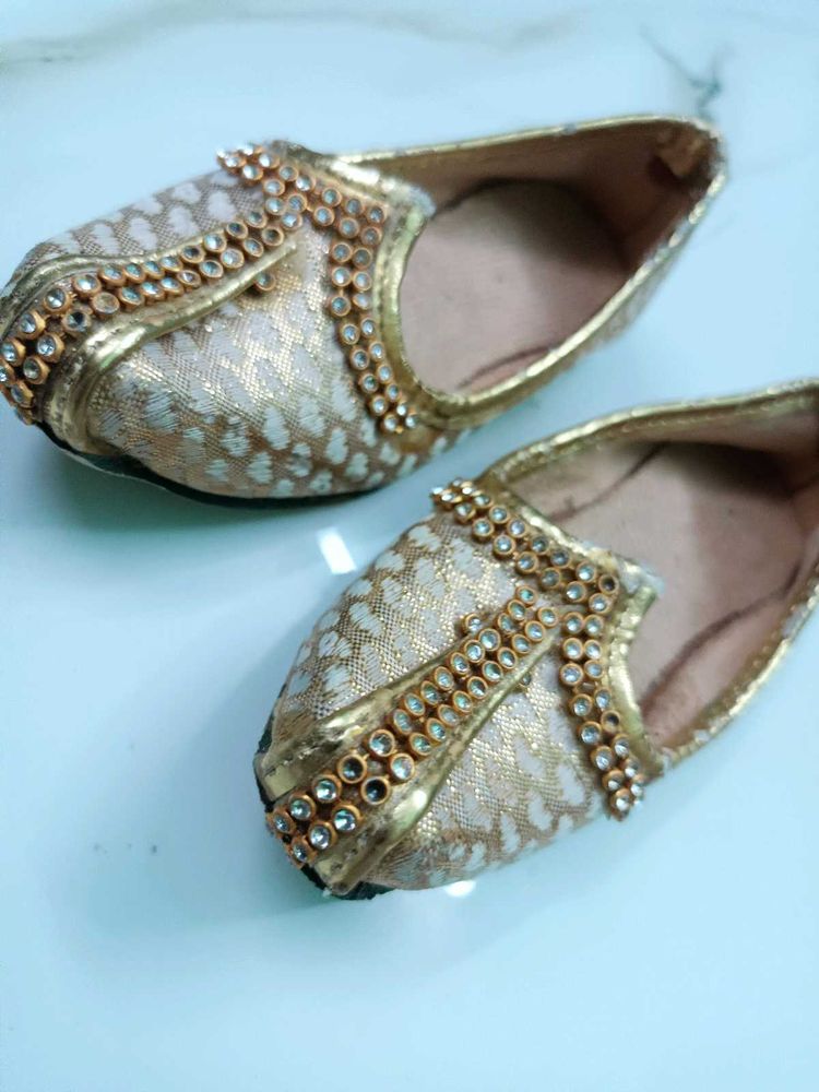 Golden Ethnic Mozari