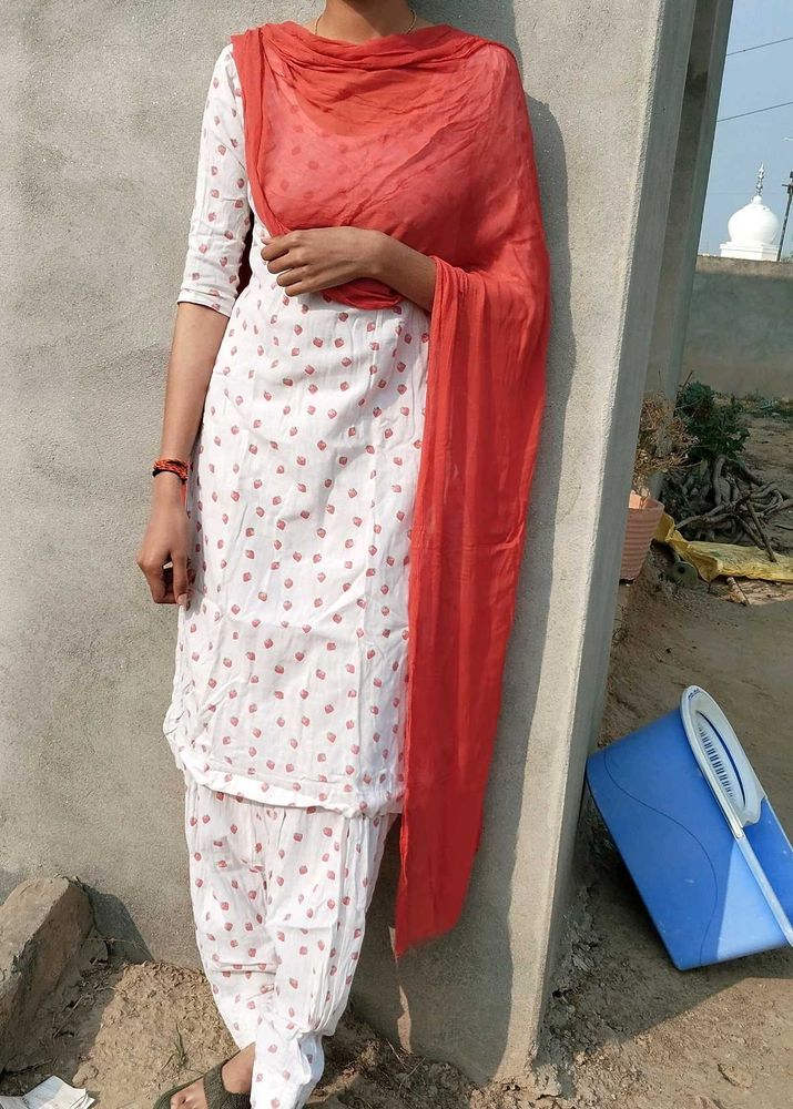 White &amp; Red Printed Salwar Suit