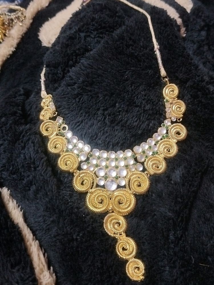 Golden Necklace 🎈