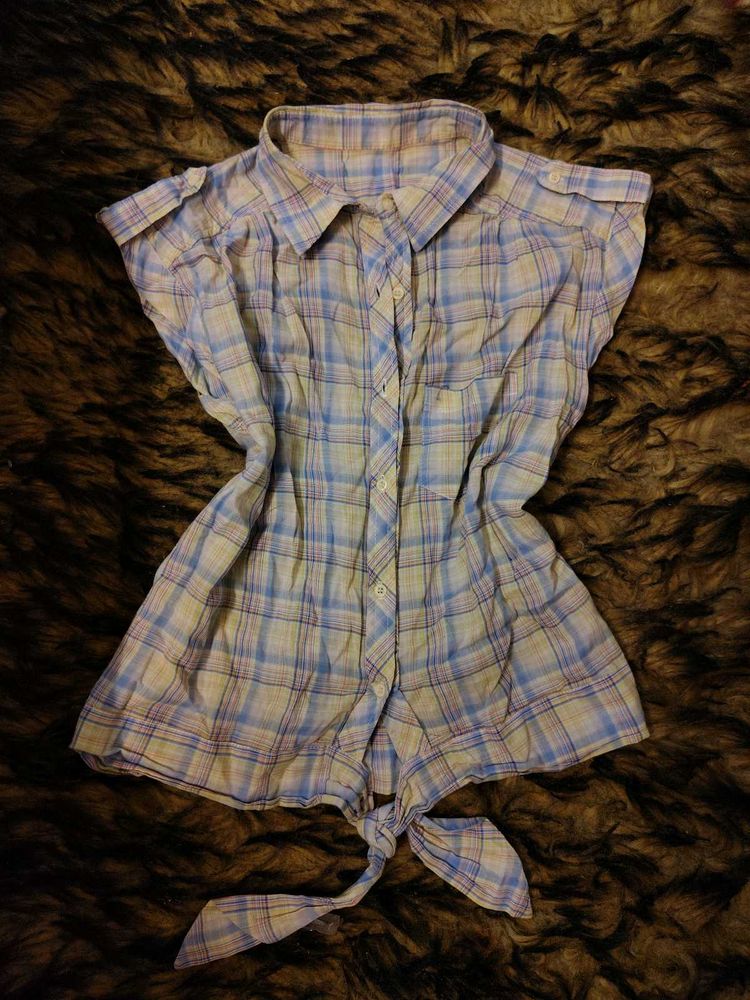 Y2K checks fitted shirt.