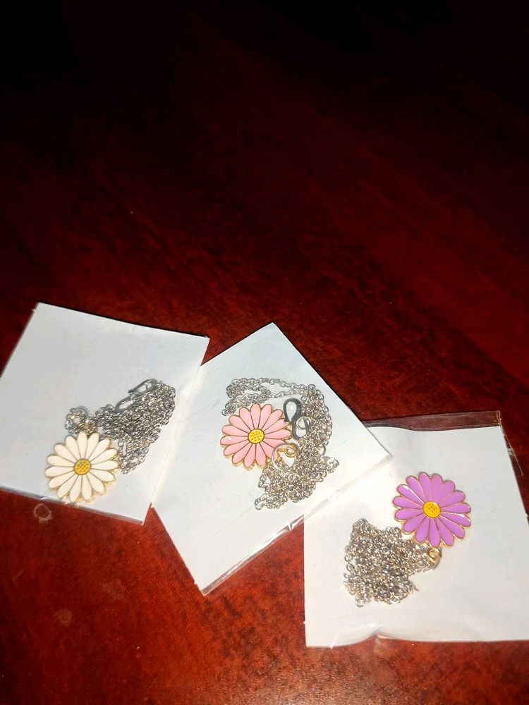 Daisy Flower Pendant Necklaces