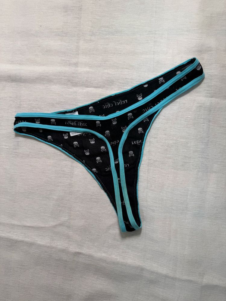 Graphic mesh thong
