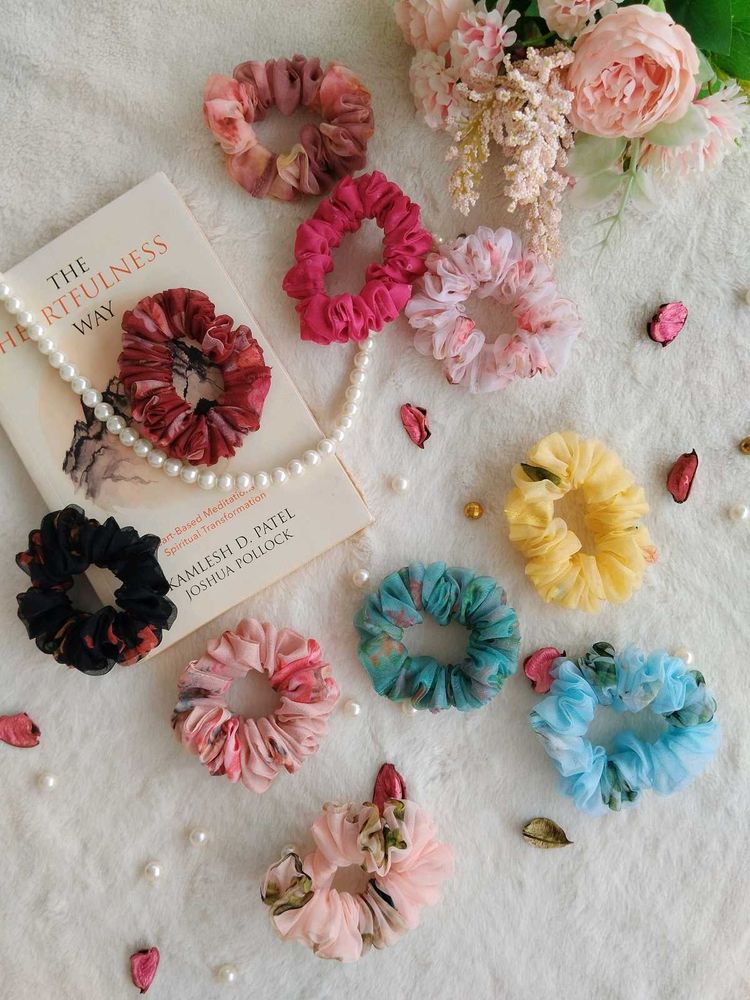 ‼️WEEKEND🎀 Set Of 10 Floral Assorted Scrunchies