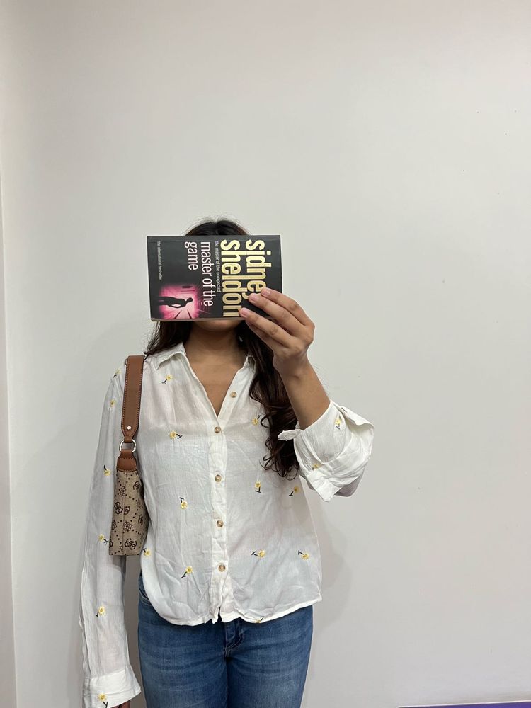 Harper white shirt with sunflower