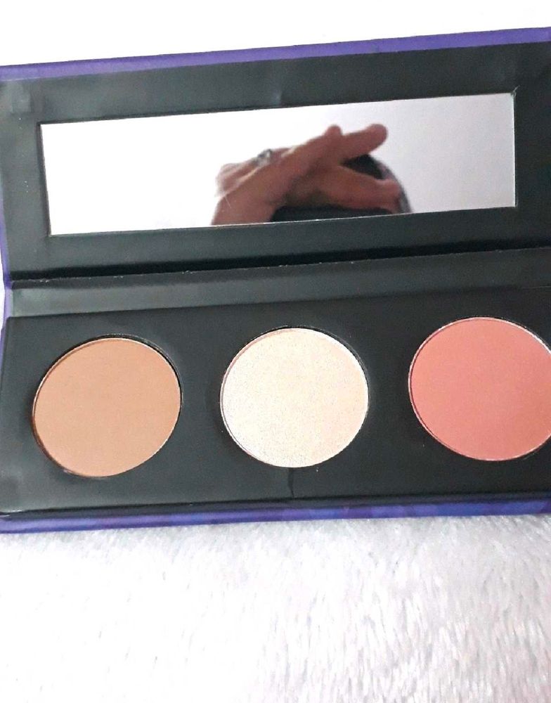 SUGAR Cosmetics Contour De Force Face Palette for