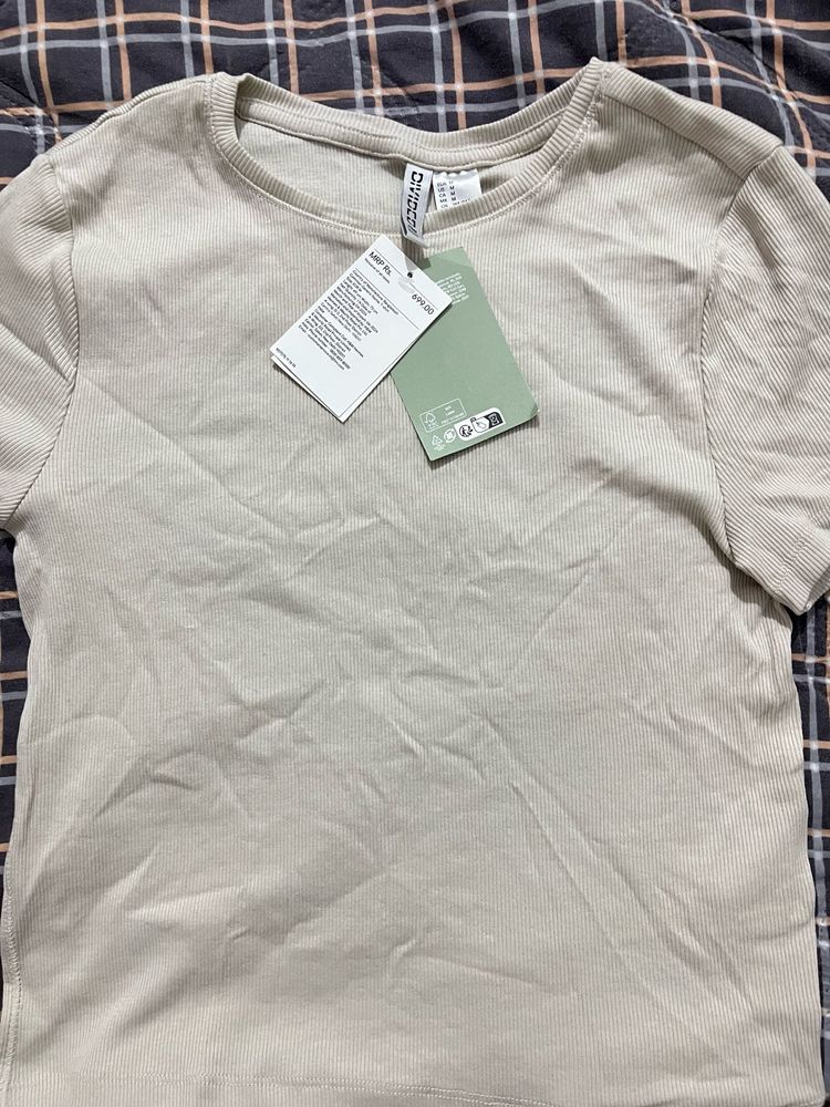 H&amp;M Tee - Brand New!
