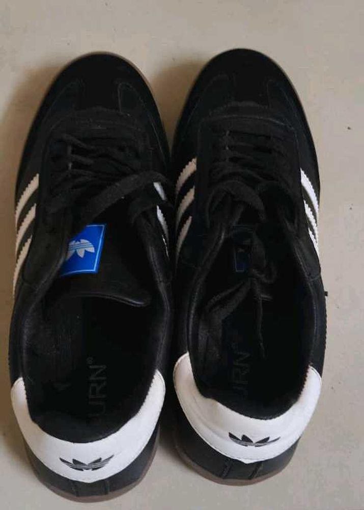 Adidas Sneakers