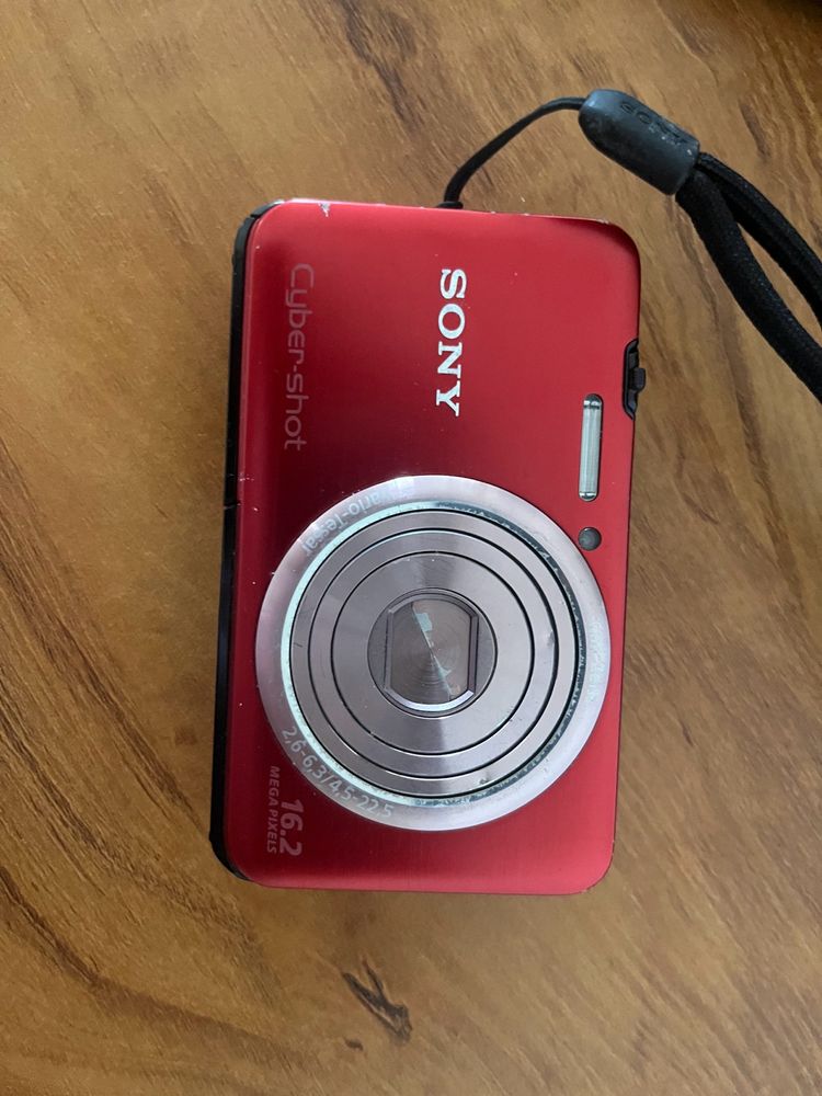Red Sony Cybershot 16.2 Megapixels