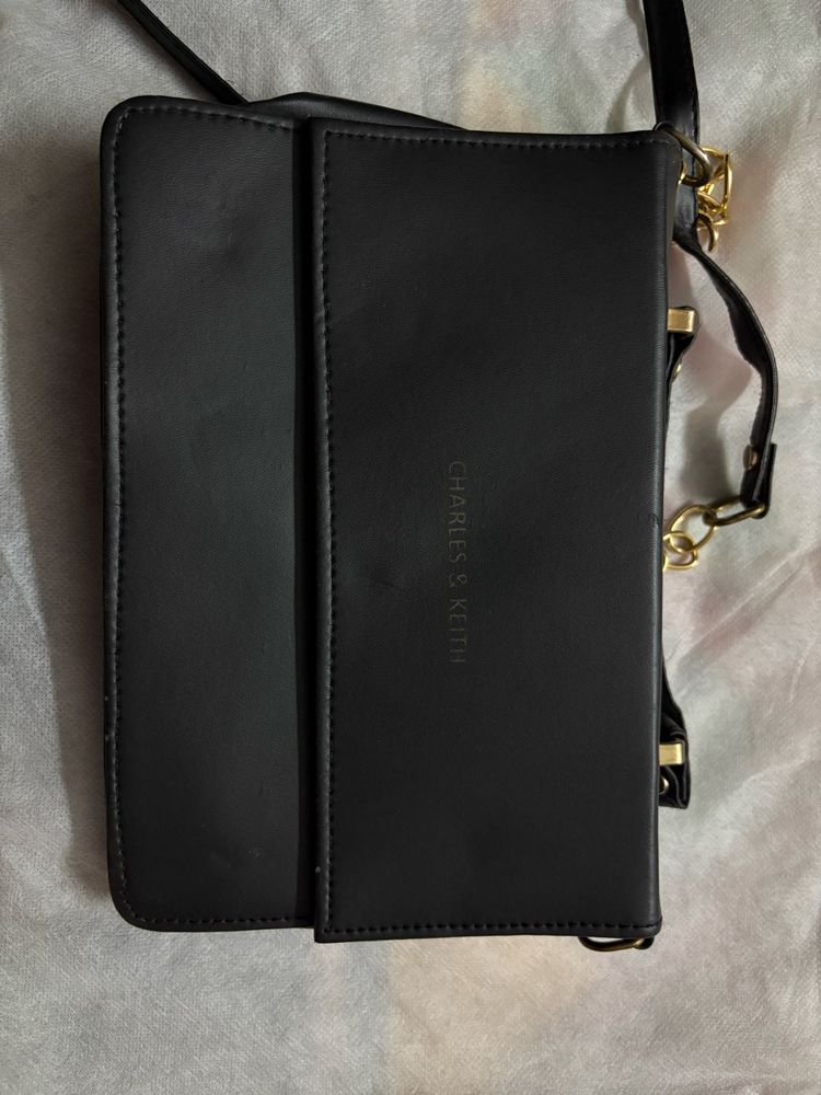 Black Classy Looking Slingbag