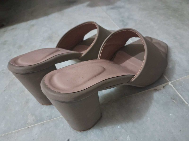 3.5 Inches Long Nude High Heels