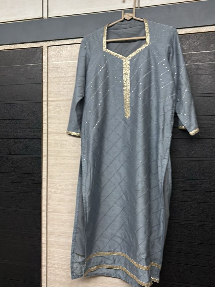 Elegant Grey Kurta with Gold Accents
