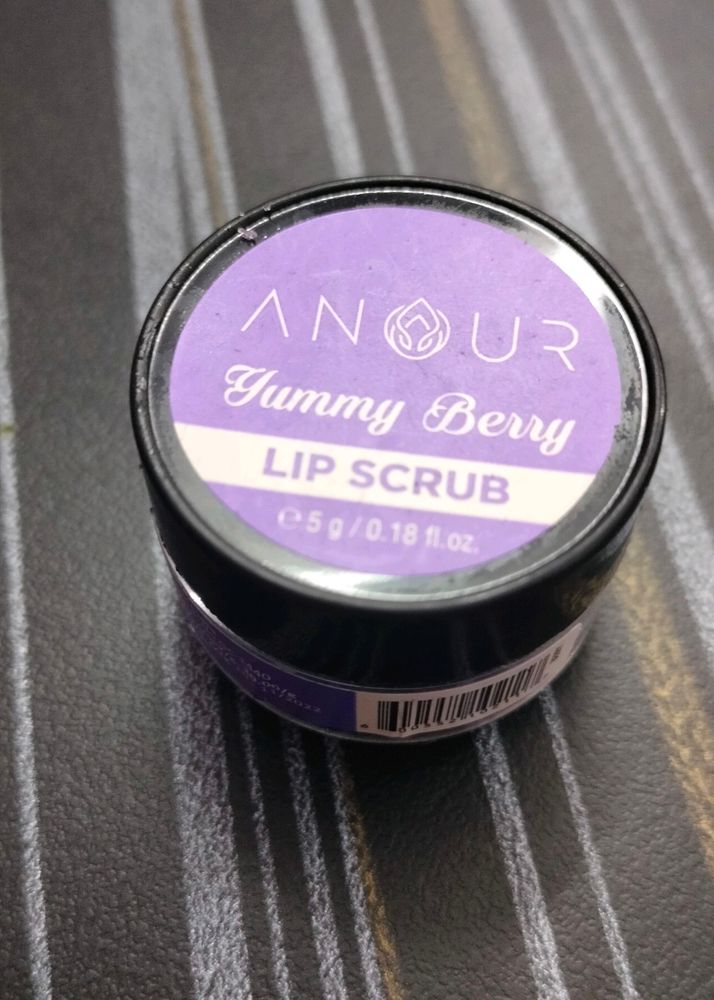 Anour Lip Scrub