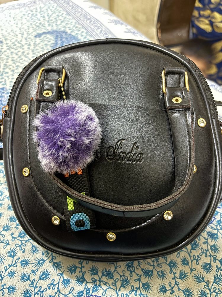 WOMEN BLACK SLING BAG