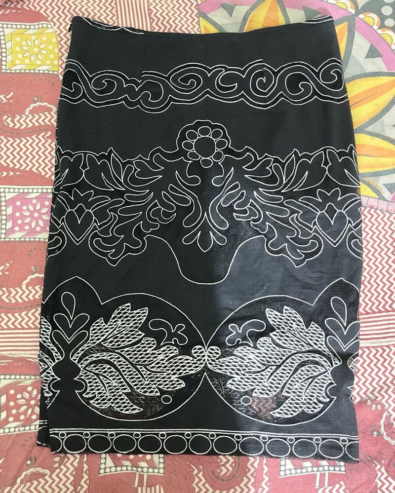 Black &amp; White Embroidered Pencil Skirt