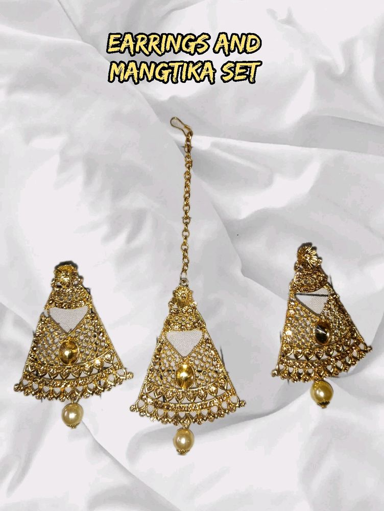 GOLD COLORED EARRING AND MANGTIKA SET