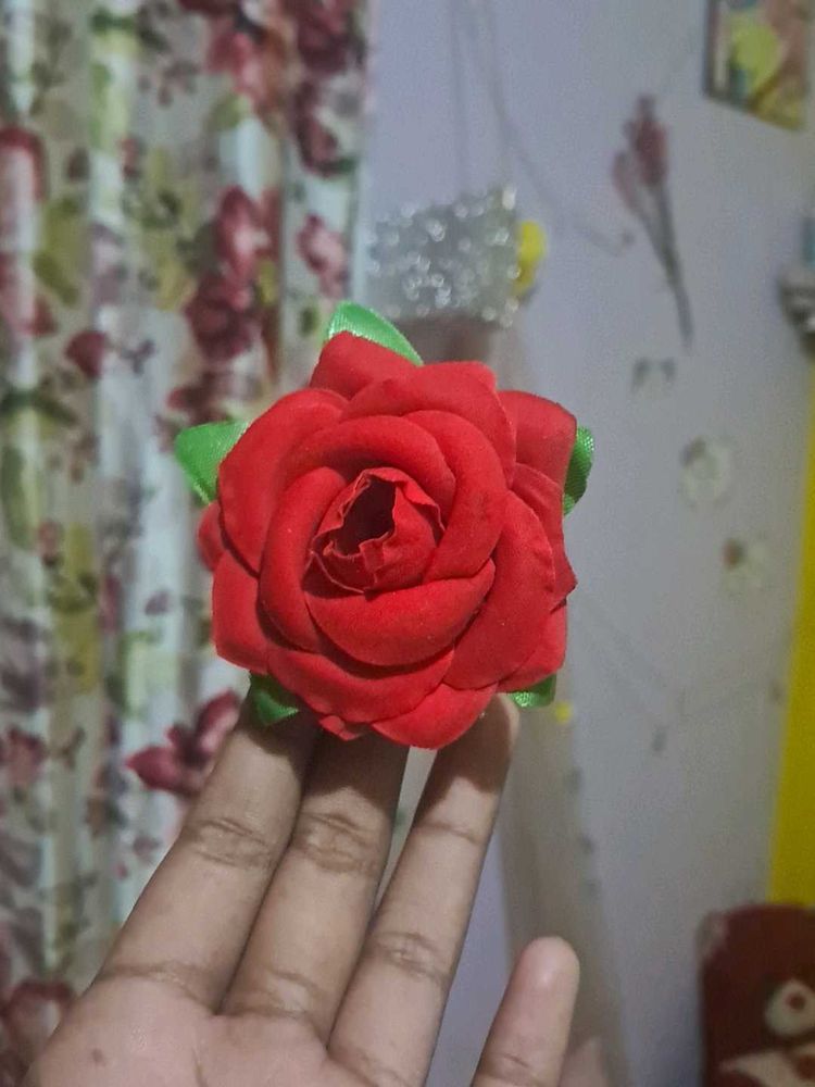 Rose 🌹hair  Clip