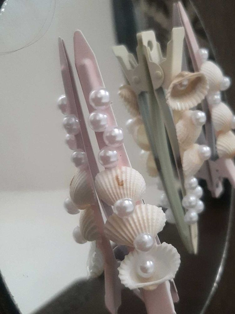 SEASHELL HAIR CLIPS