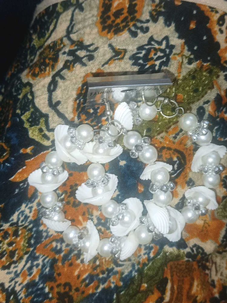Pearl &amp; Shell Jewelry Set