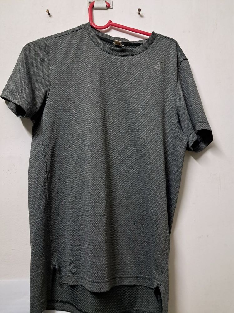 Reebok Grey Activewear Tshirt Medium Polyester