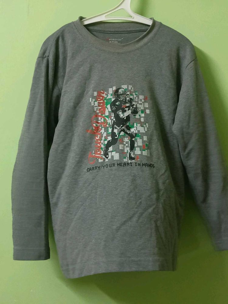 grey tshirt