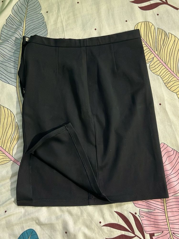 Chic Black Skirt