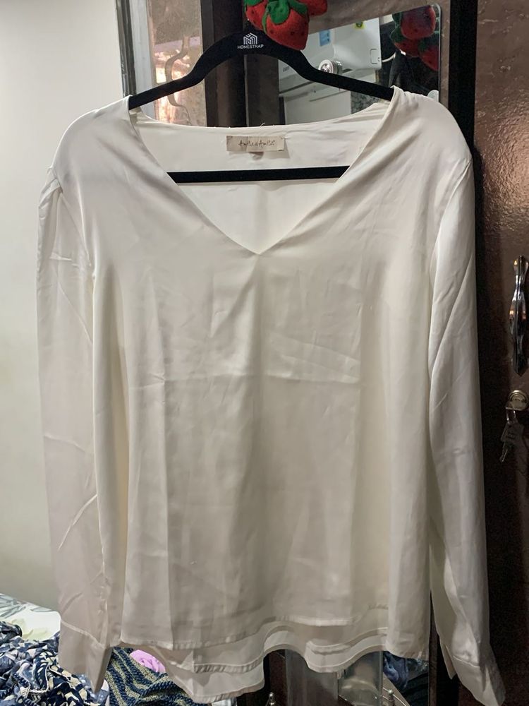 Elegant White V-Neck Top