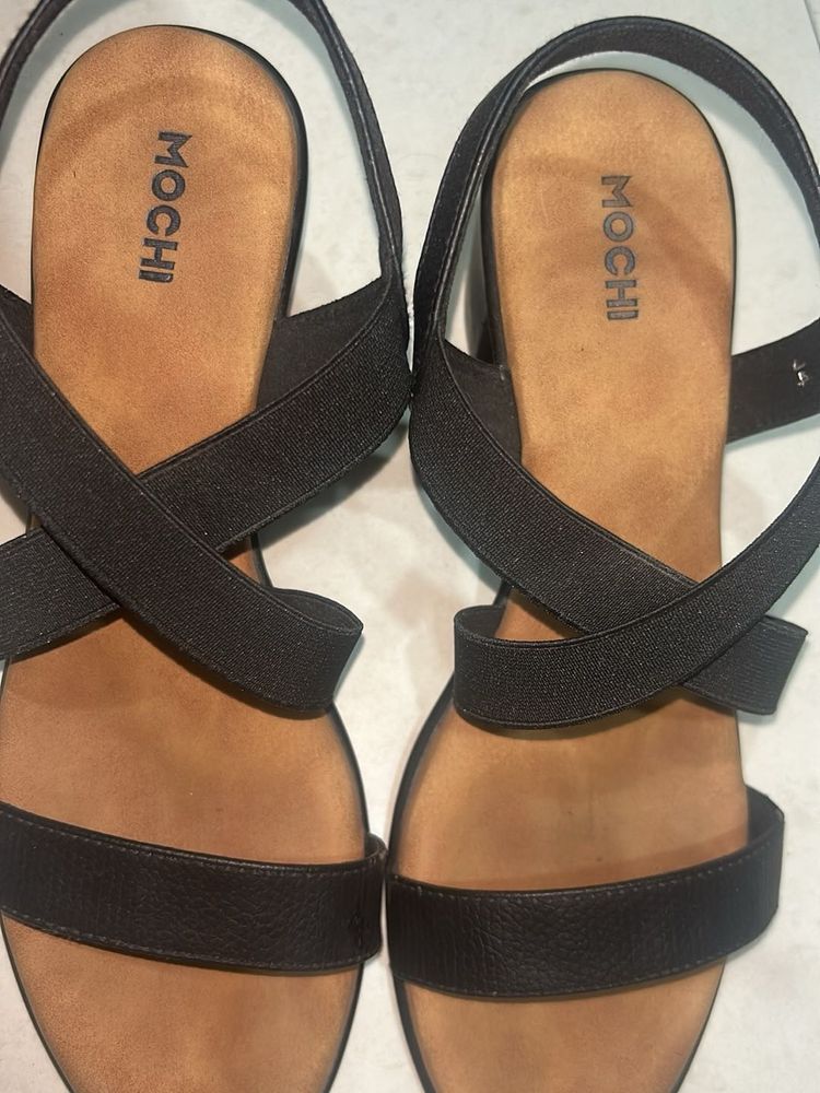 Mochi Black Elastic Sandals