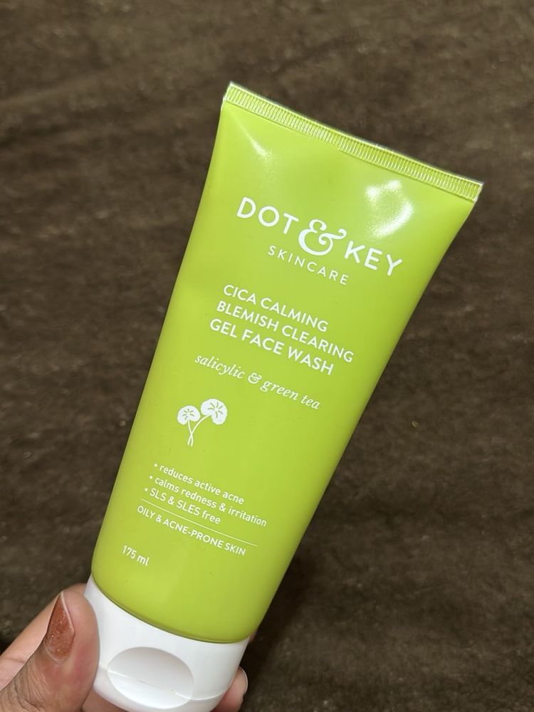 Dot &amp; Key Face Wash