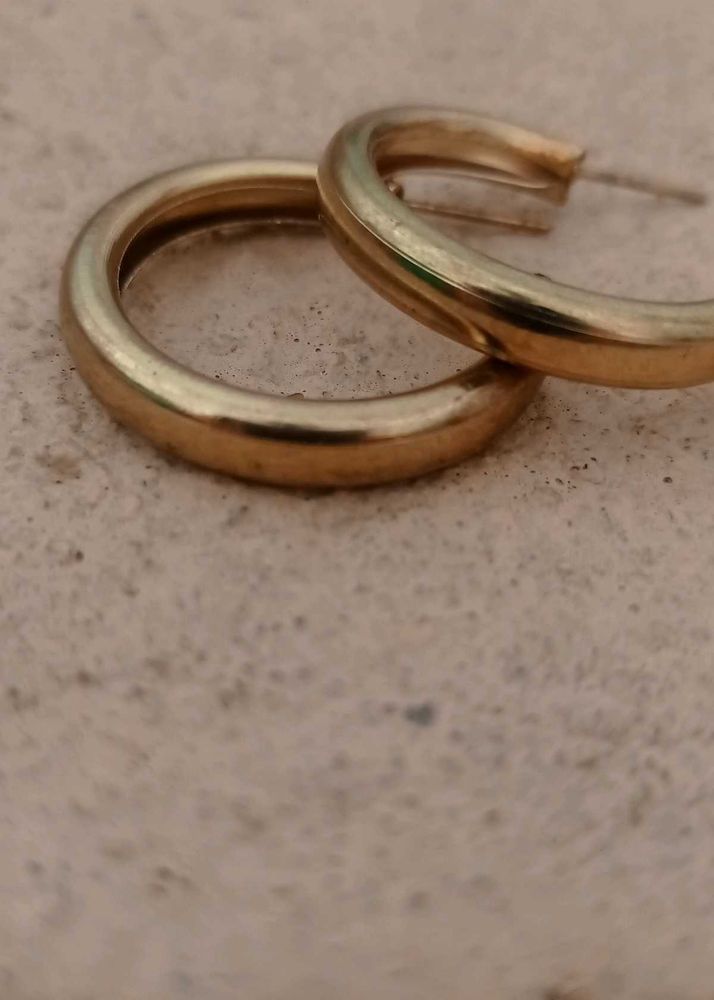 Round shape earrings