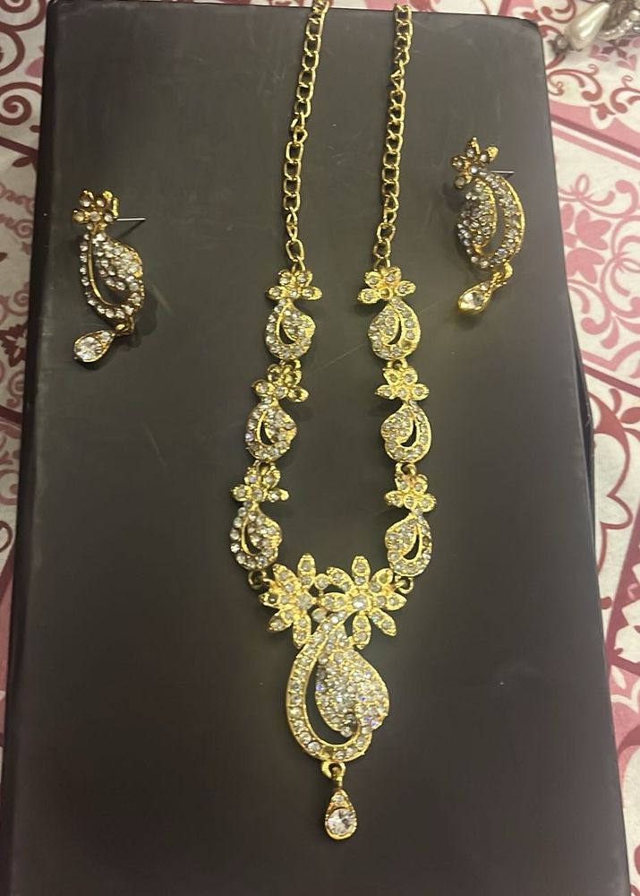 Elegant Necklace &amp; Earring Set