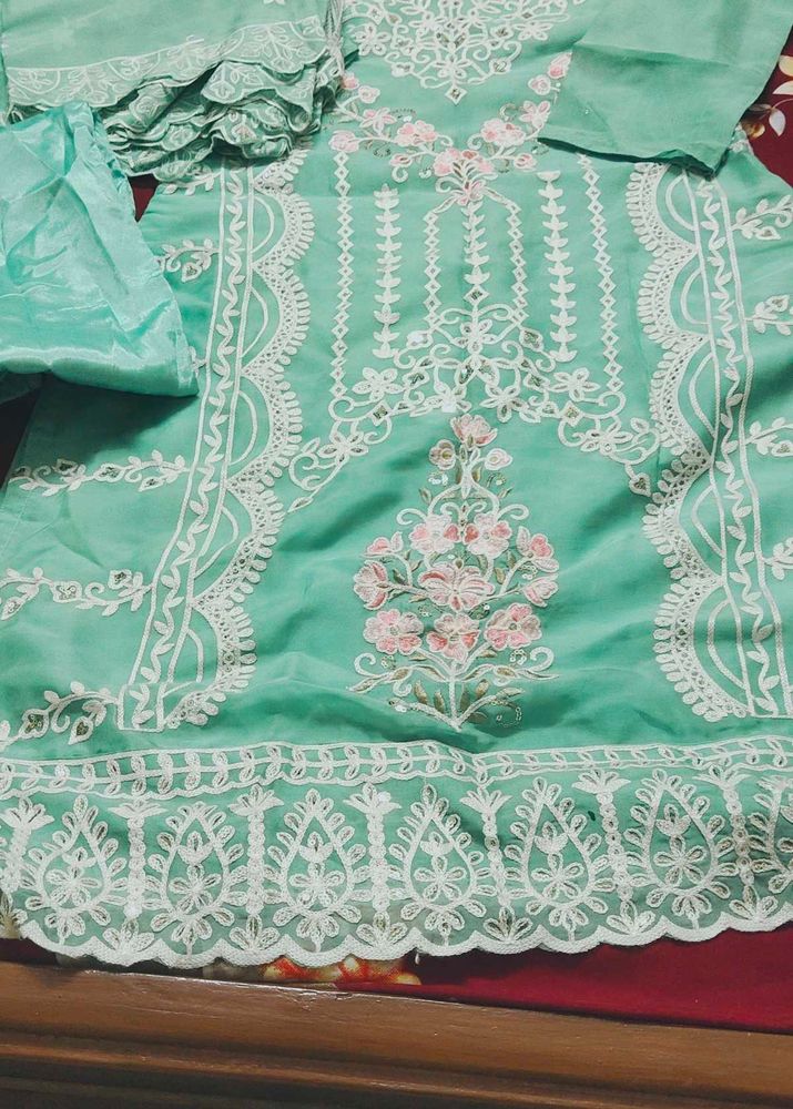 pakistani style embroidery work kurta set