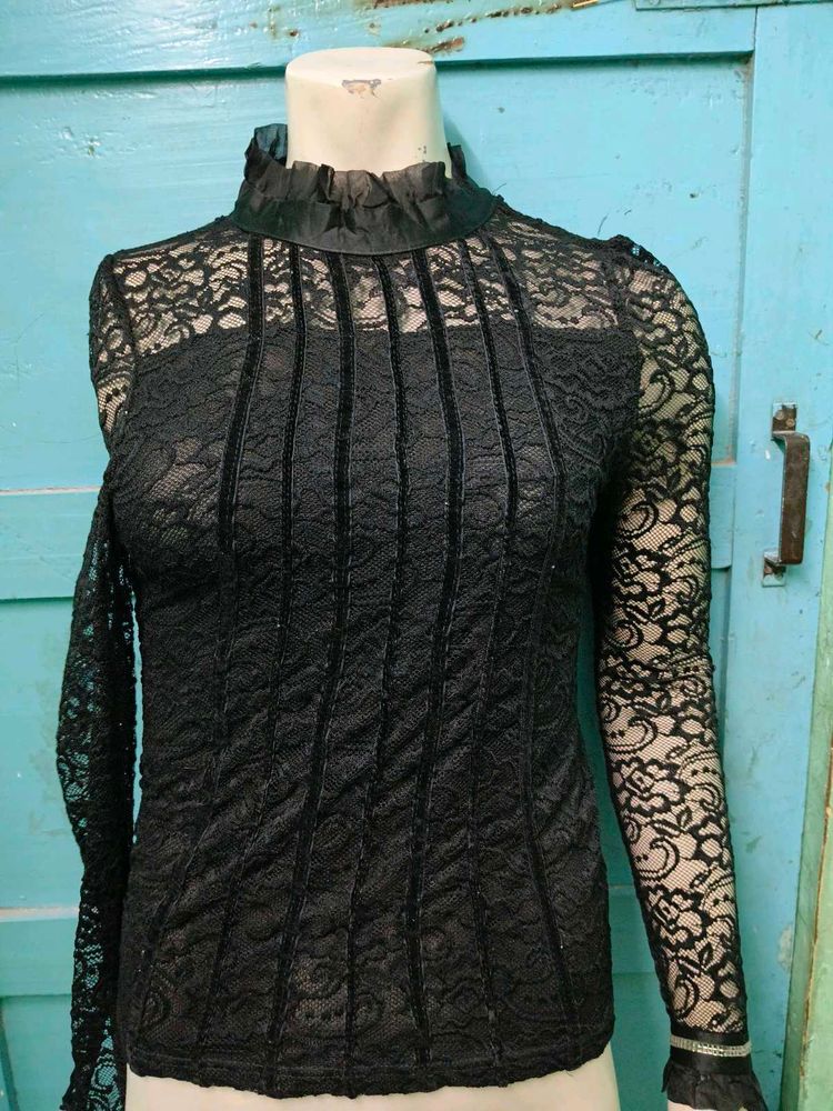 Mesh Top With Beutiful Sleeves