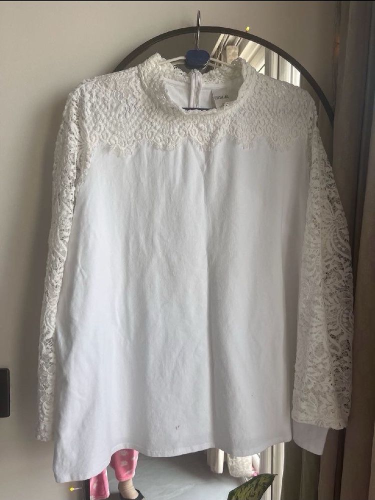BEDFORD FAIR Lace Top