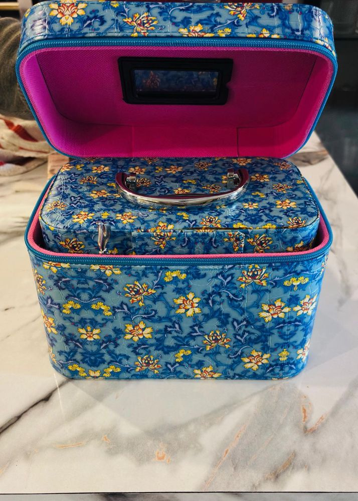 Jewellery or Make up organiser