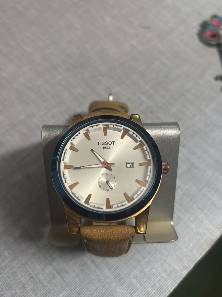 BRAND NEW WRIST WATCH.
